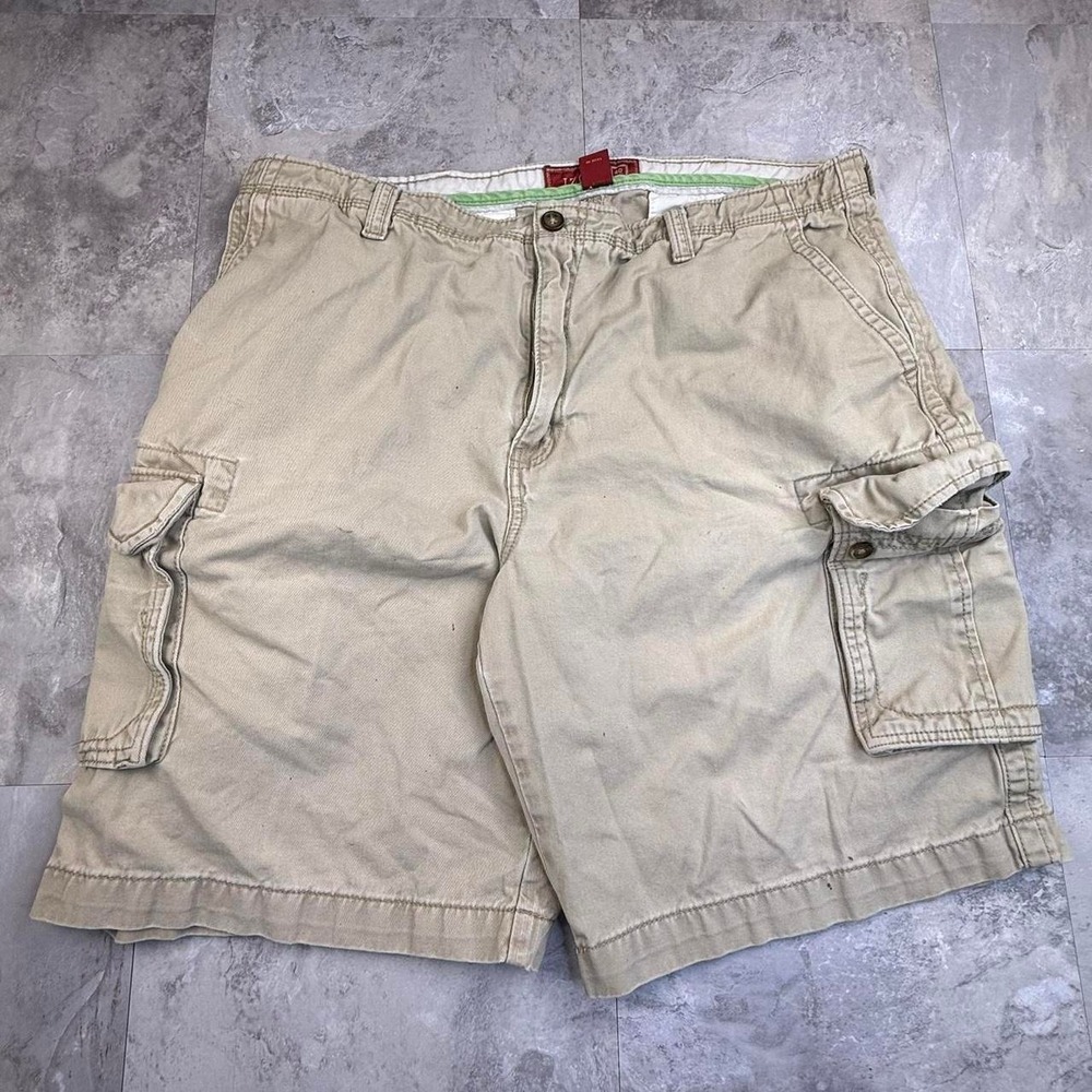 Baggy beige Y2K Izod cargo shorts size 40